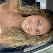 Soy maestra de educación infantil y primaria con mención en inglés y pedagogía terapéutica y un máster en educación emocional.